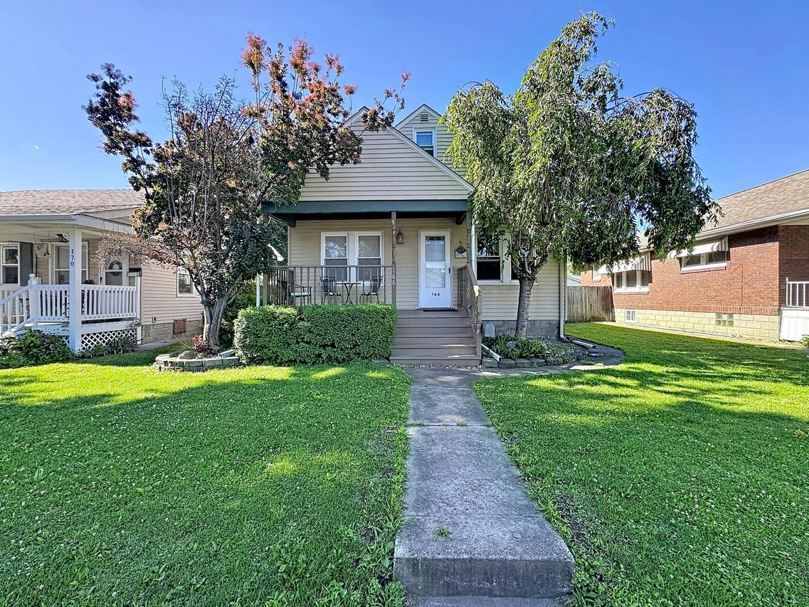 166 16th Ave., East Moline, IL 61244