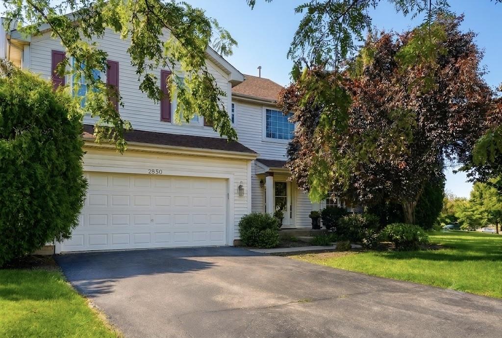 2850 Farmington Dr., Lindenhurst, IL 60046