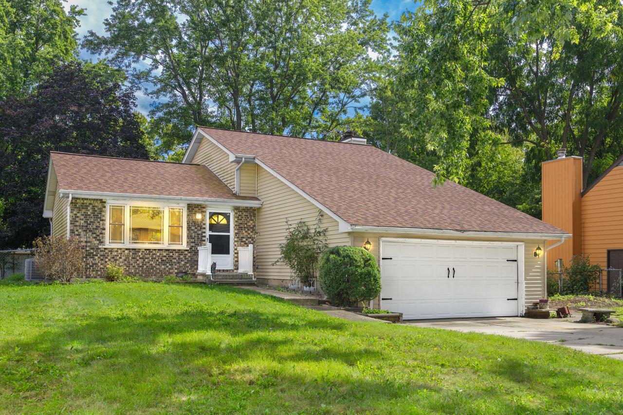 871 N Gladstone Ave., Aurora, IL 60506