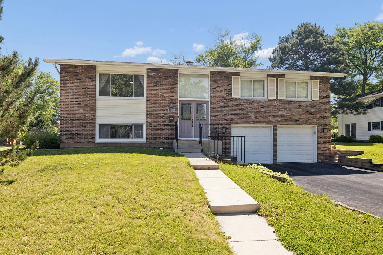 7025 Roberts Dr., Woodridge, IL 60517