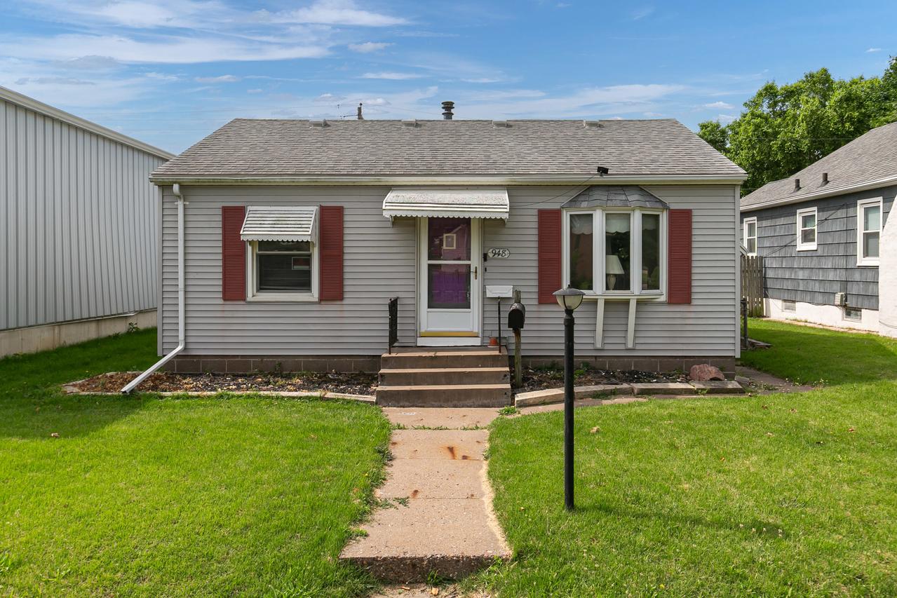 948 42nd Ave., Rock Island, IL 61201
