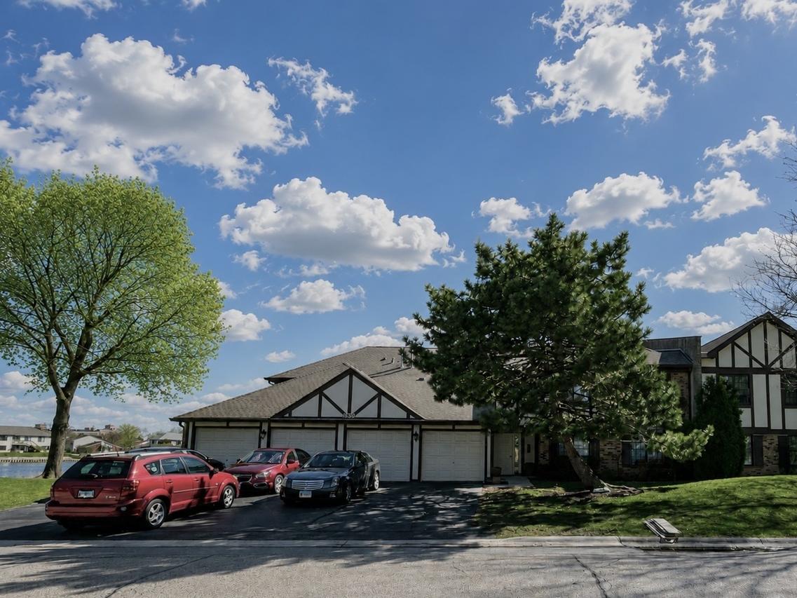 1956 N Hidden Creek Cir. #3, Palatine, IL 60074