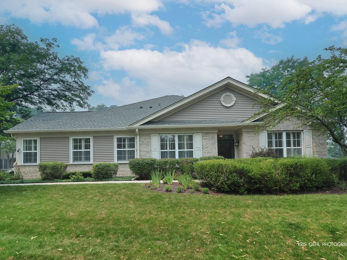 91 Enfield Ln., Grayslake, IL 60030