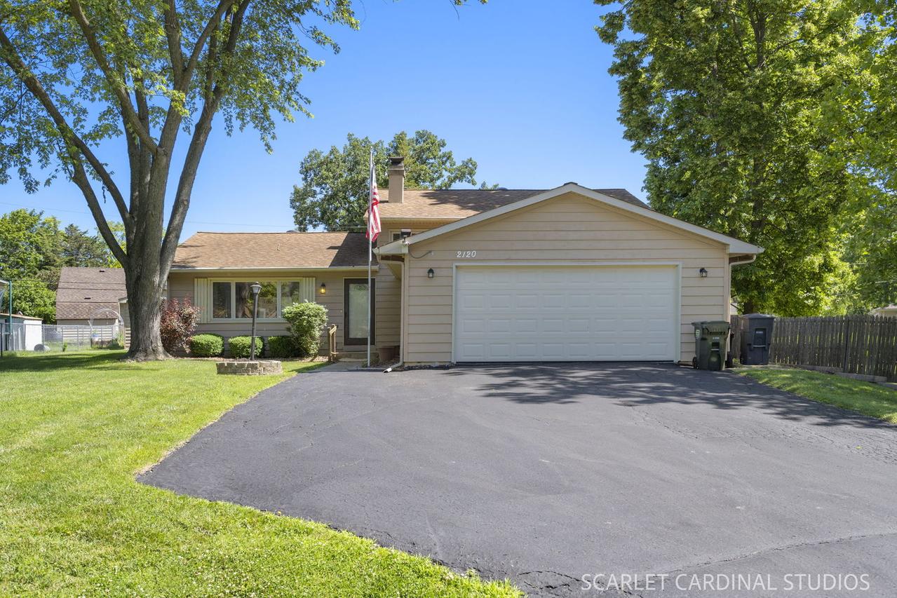 2120 Meadow Dr., Lindenhurst, IL 60046