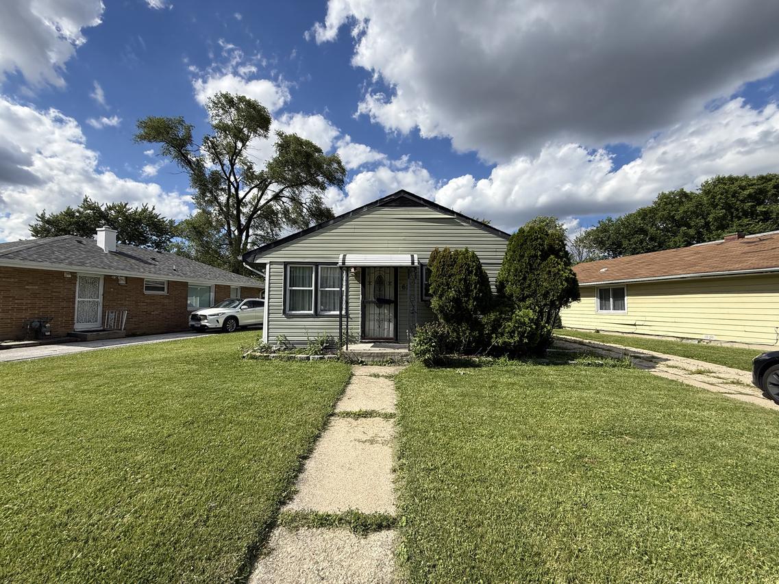 63 W 141st St., Dixmoor, IL 60426