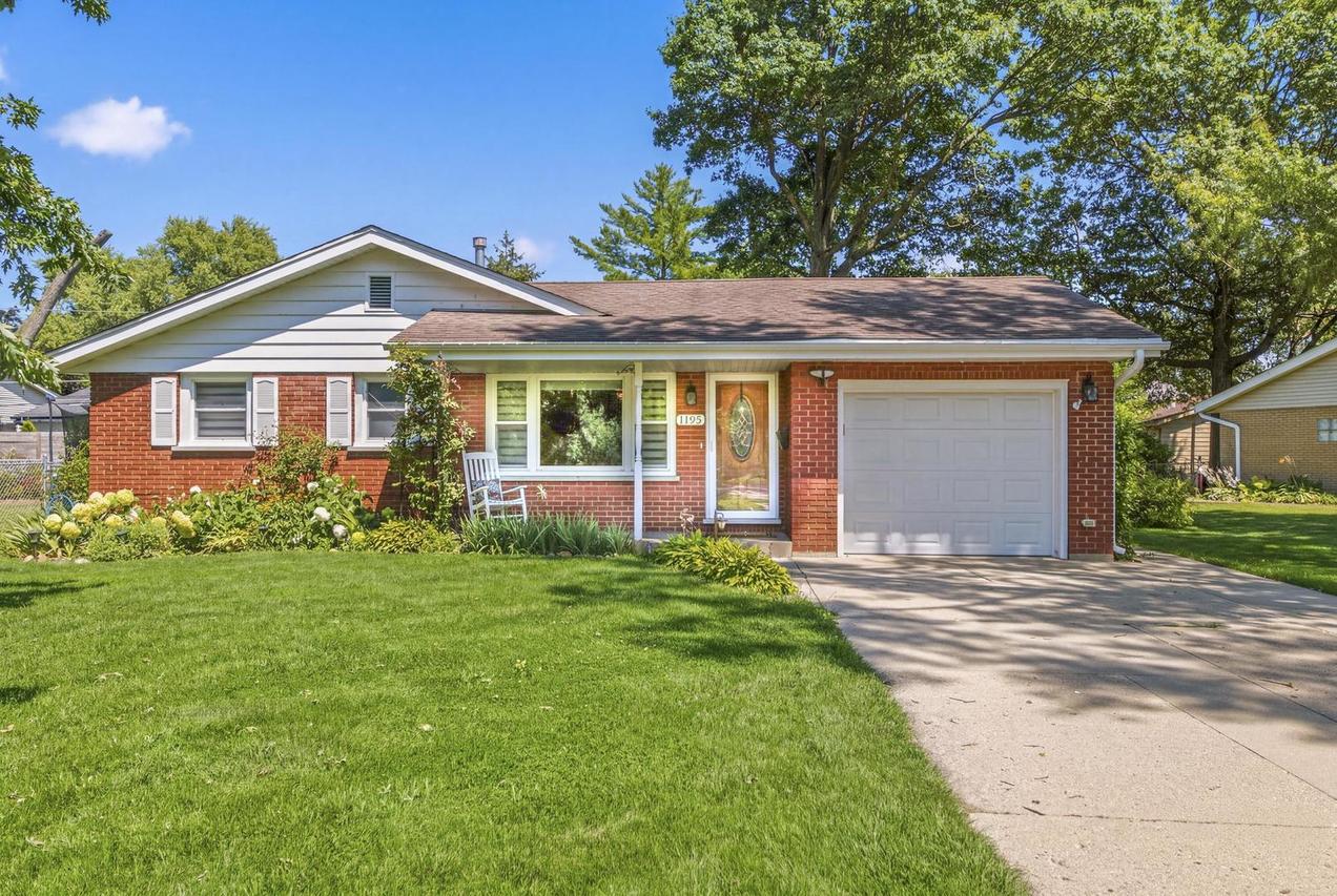 1193 Algonquin Dr., Elgin, IL 60120