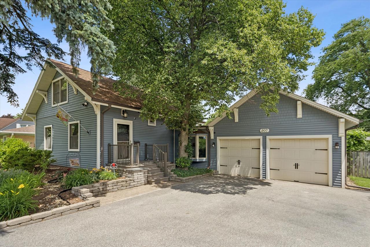 207 N Main St., Mount Prospect, IL 60056