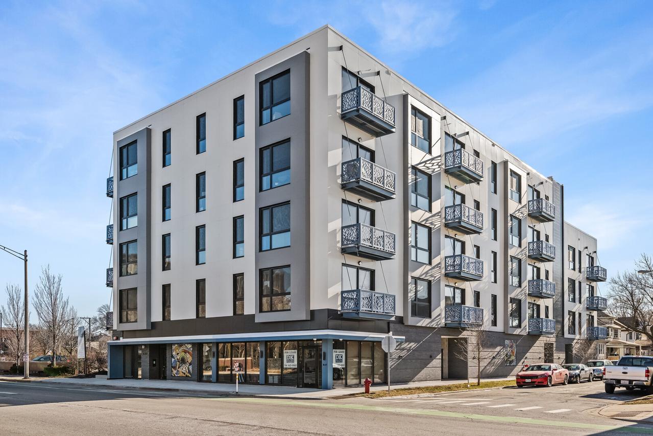 839 Madison St. #302, Oak Park, IL 60302