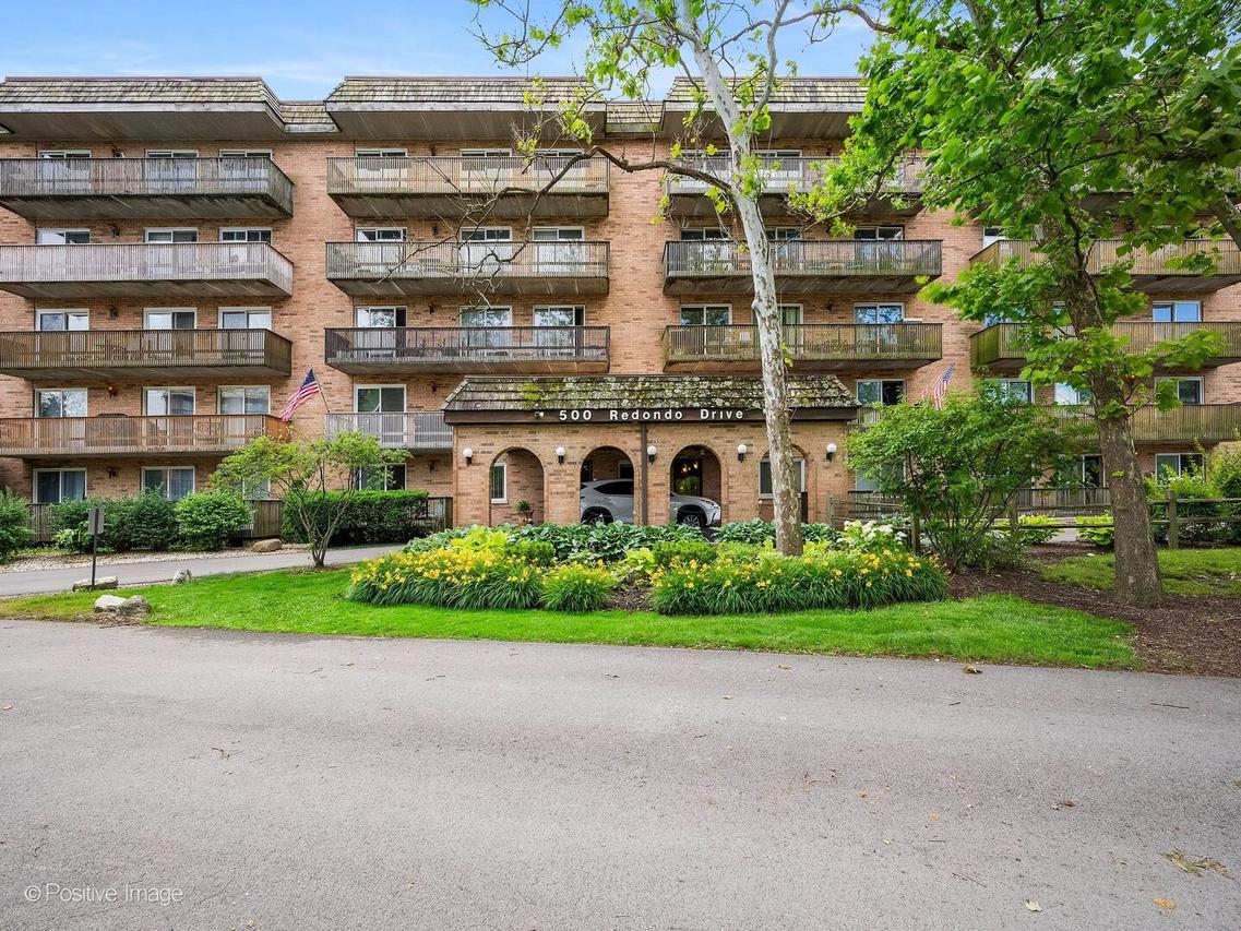 500 Redondo Rd. #109, Downers Grove, IL 60516