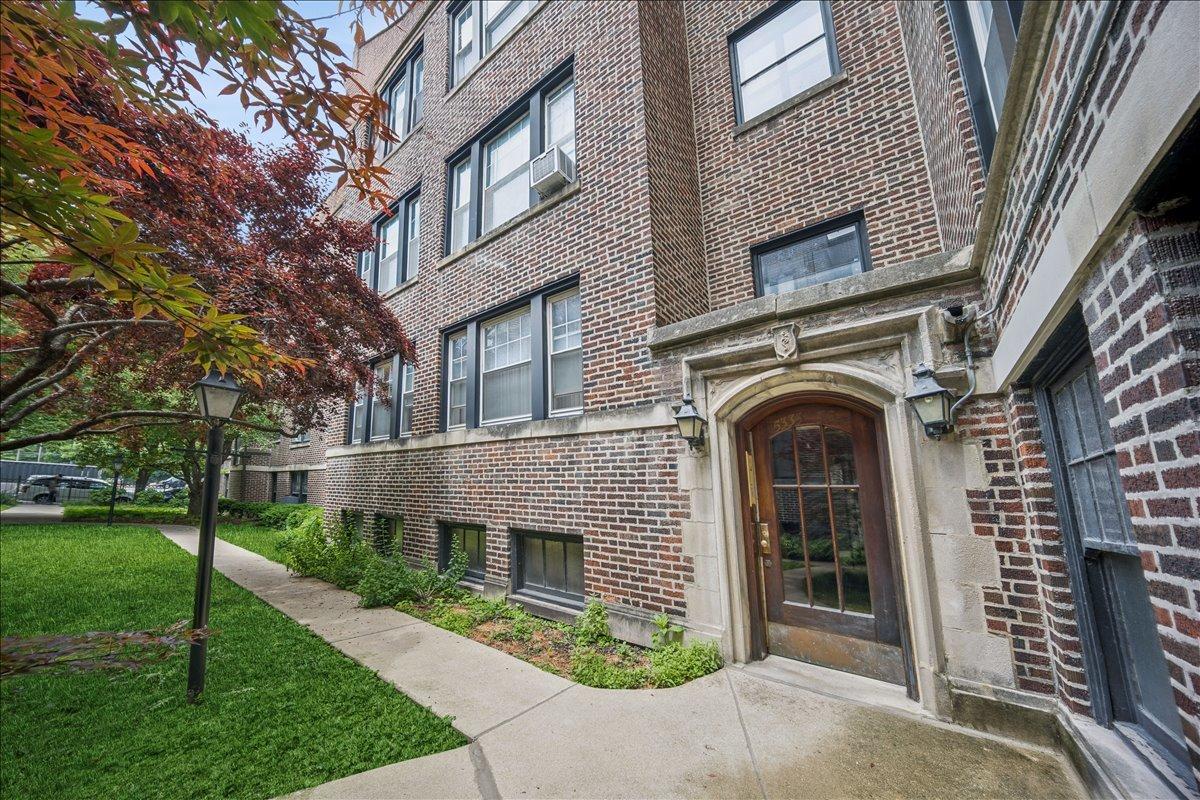 5333 S Cornell Ave. #2, Chicago, IL 60615