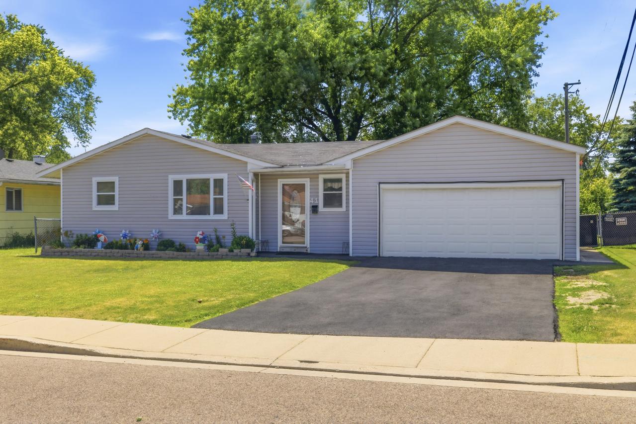 41 Austin Ave., Carpentersville, IL 60110