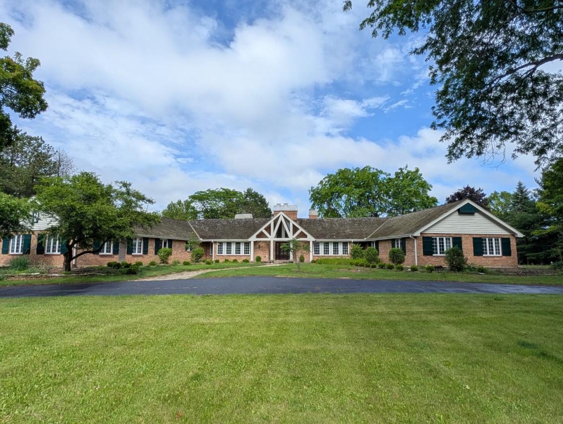3 Hickory Ln., Barrington Hills, IL 60010