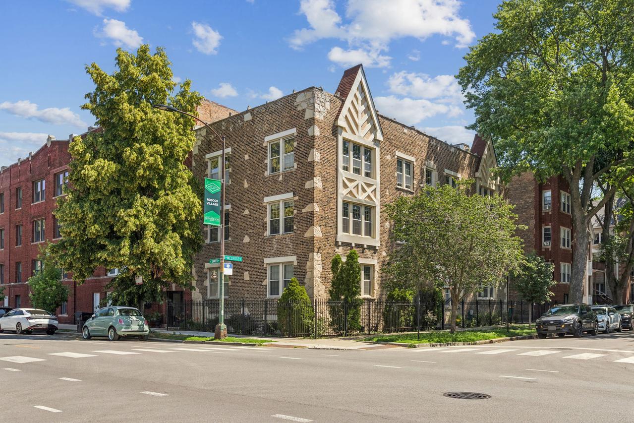 1956 W Melrose St. #202, Chicago, IL 60657