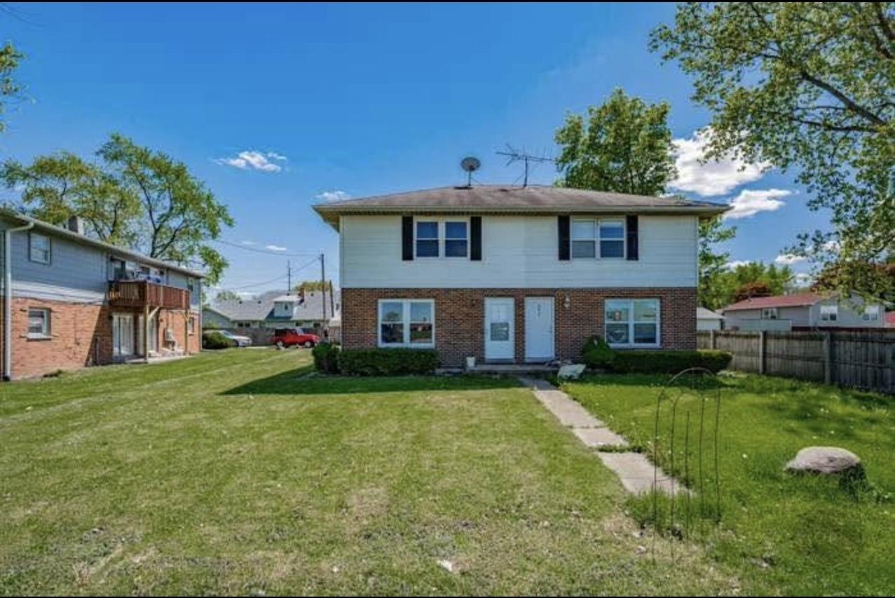 390 W Indian Tr., Aurora, IL 60506