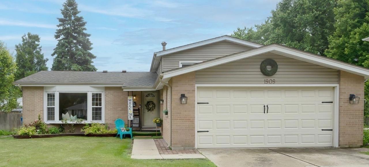 1909 E Maya Ln., Mount Prospect, IL 60056