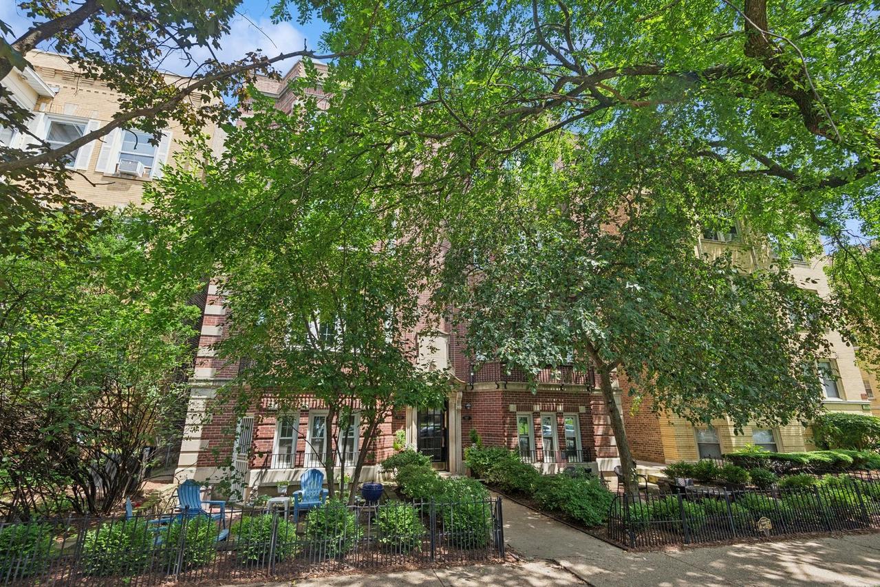 927 Hinman Ave. #1S, Evanston, IL 60202
