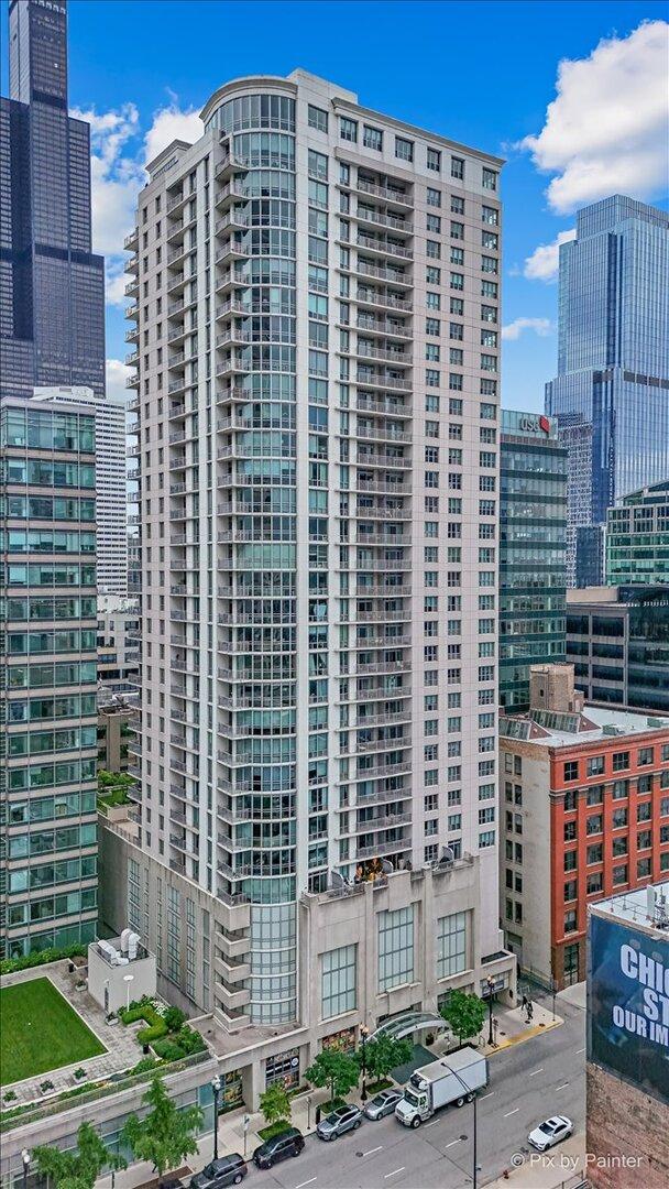 125 S Jefferson St. #907, Chicago, IL 60661