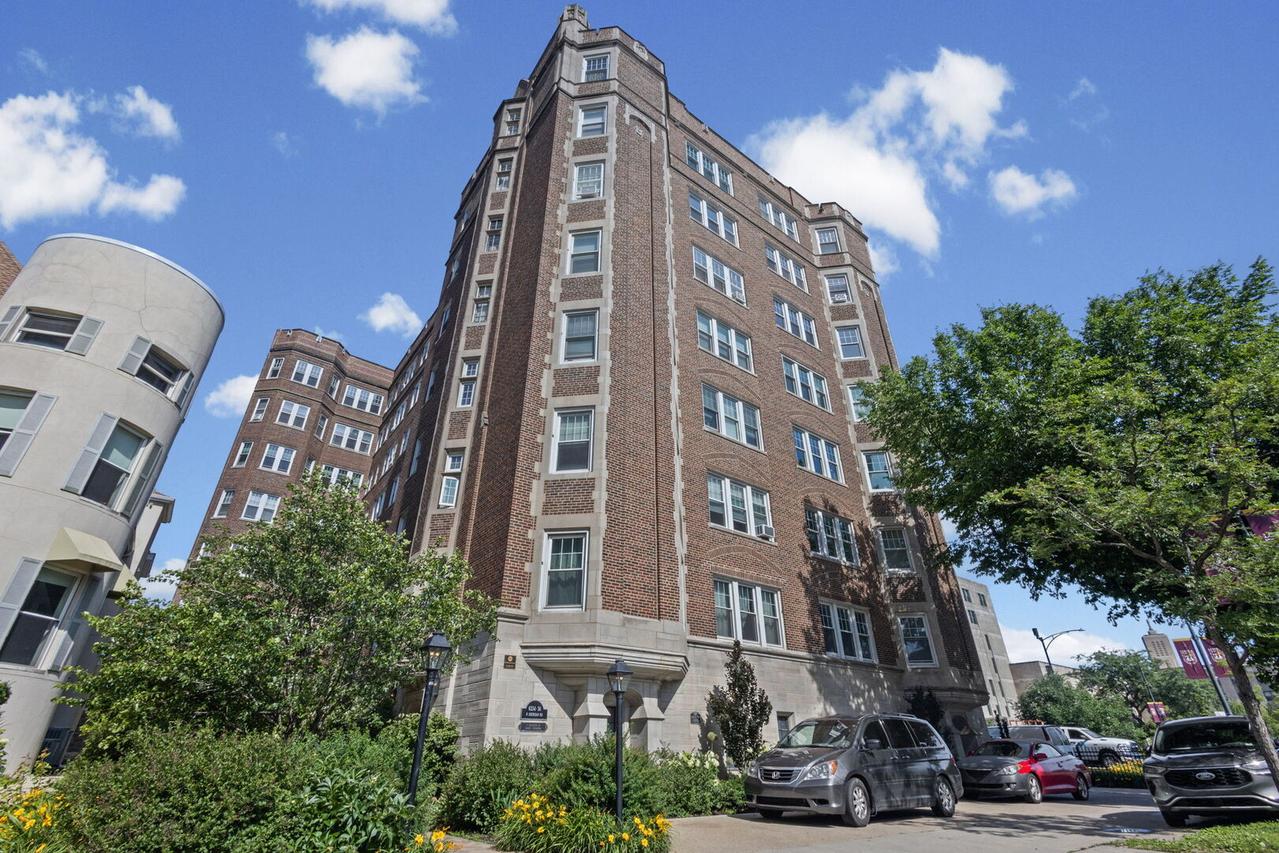 6334 N Sheridan Rd. #1E, Chicago, IL 60660