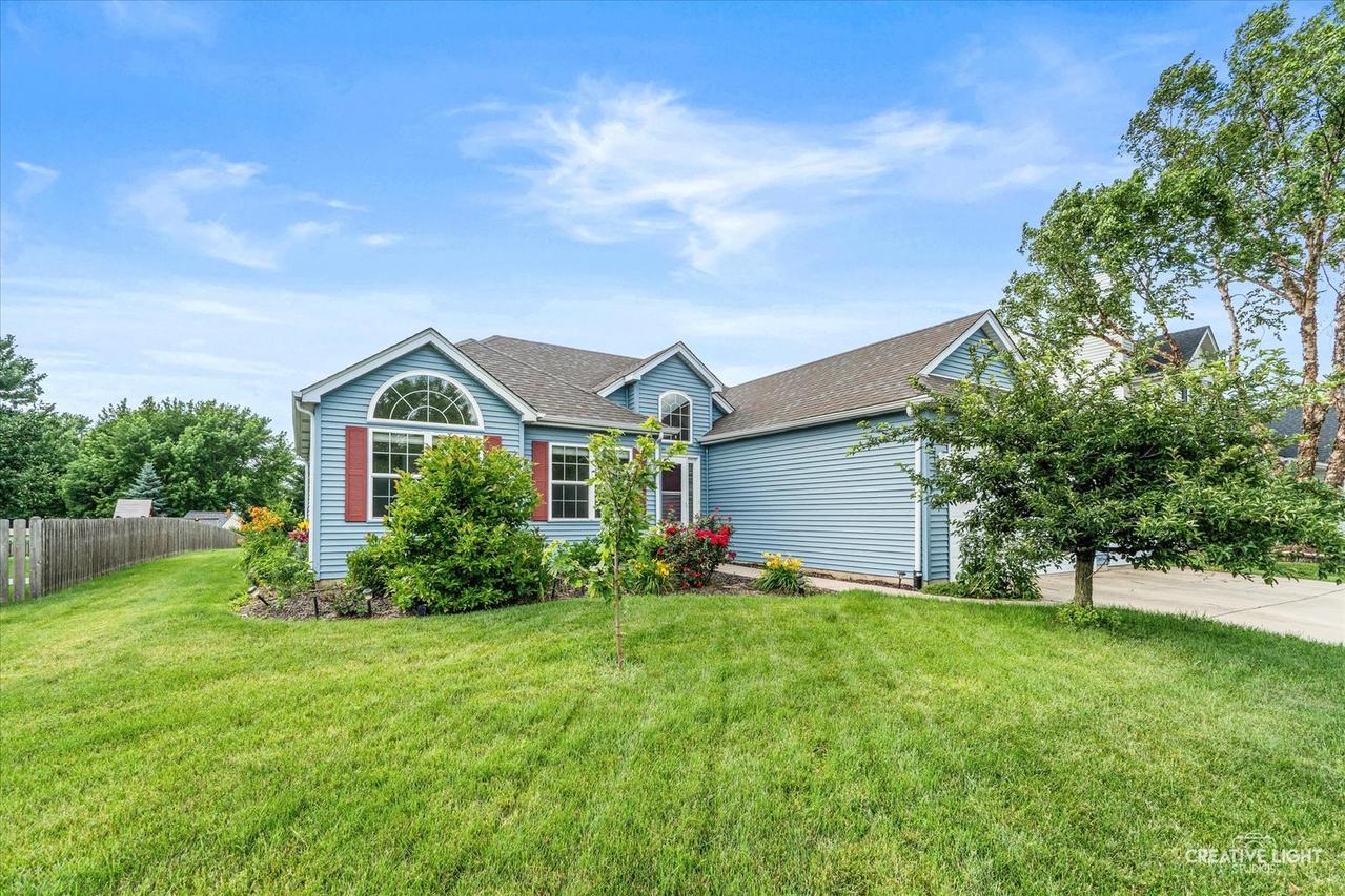 2233 Meadowview Ln., Yorkville, IL 60560