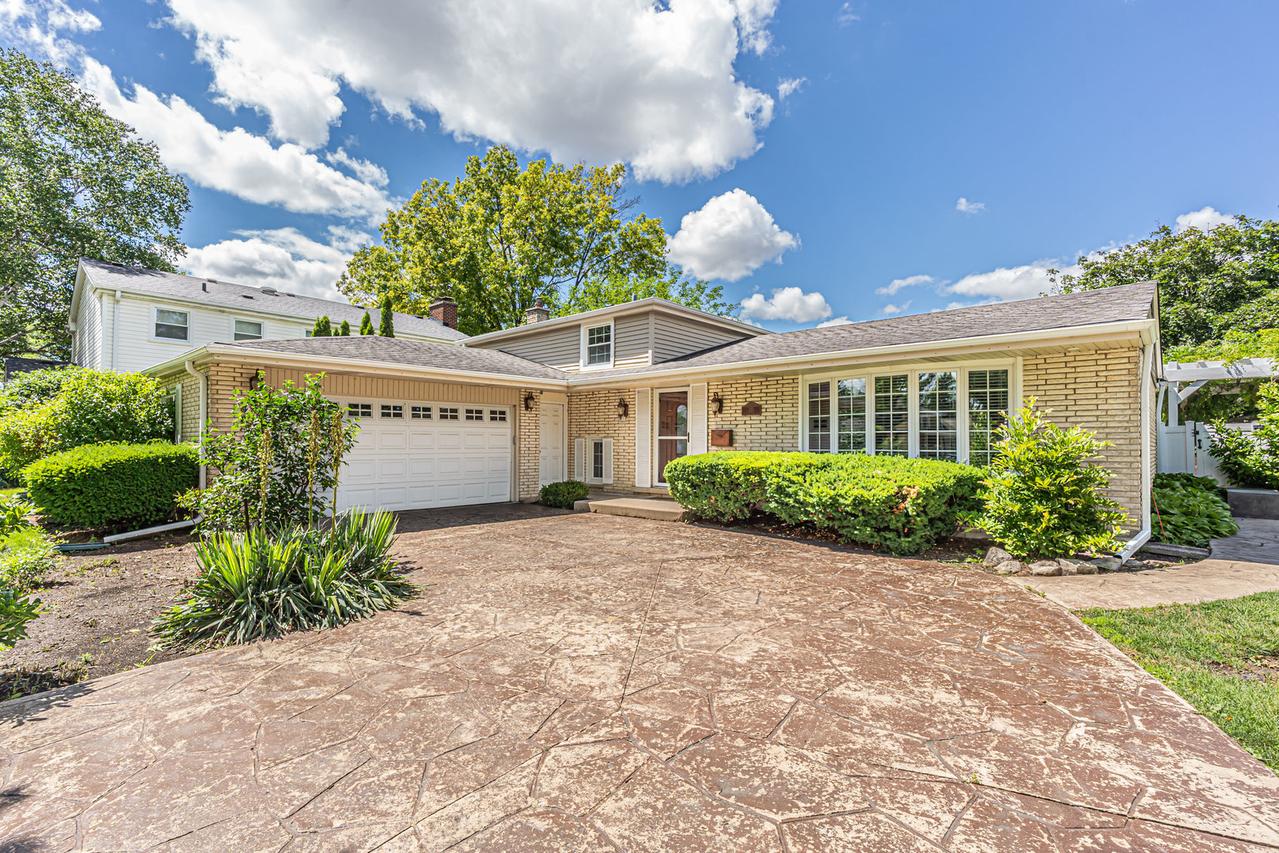 210 W Pickwick Rd., Arlington Heights, IL 60005