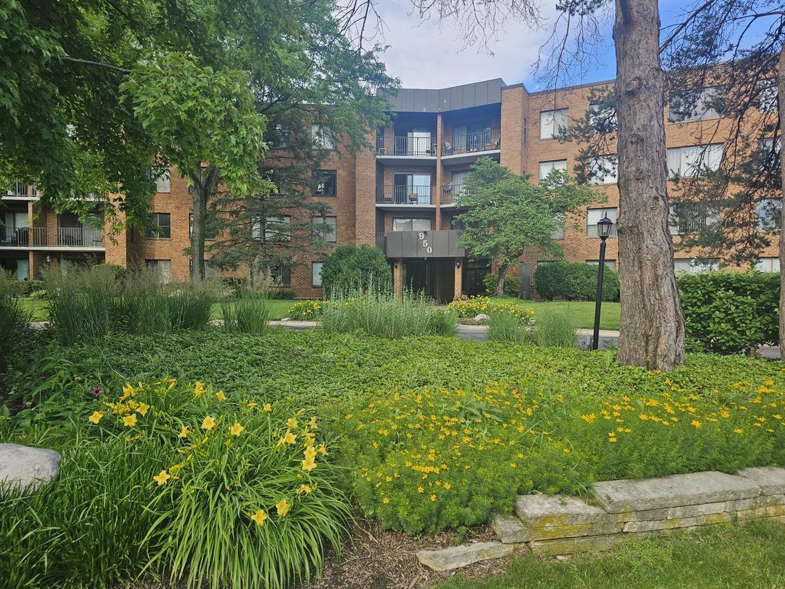 950 E Wilmette Rd. #401, Palatine, IL 60074