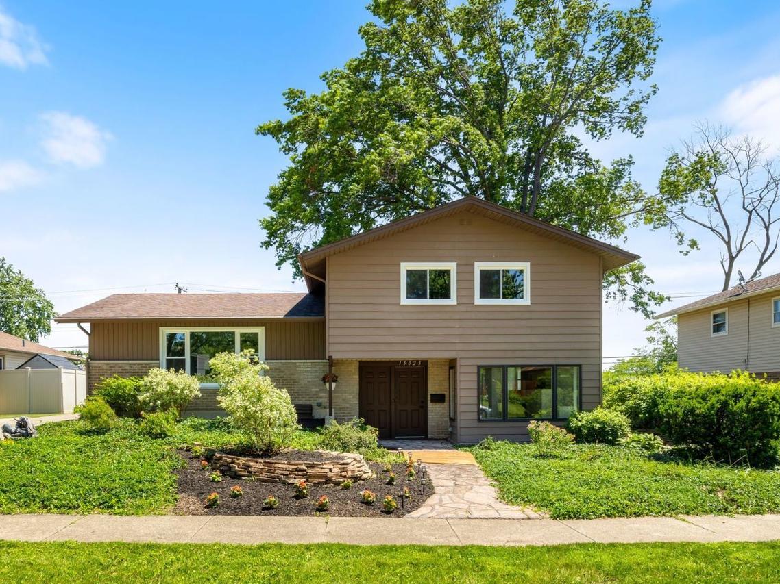 15023 Mission Ave., Oak Forest, IL 60452