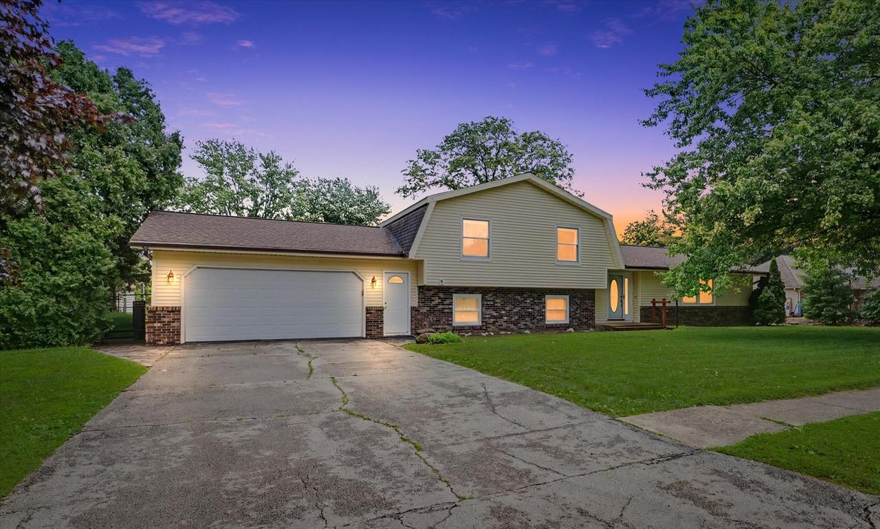 2006 Cindy Lynn St., Urbana, IL 61802