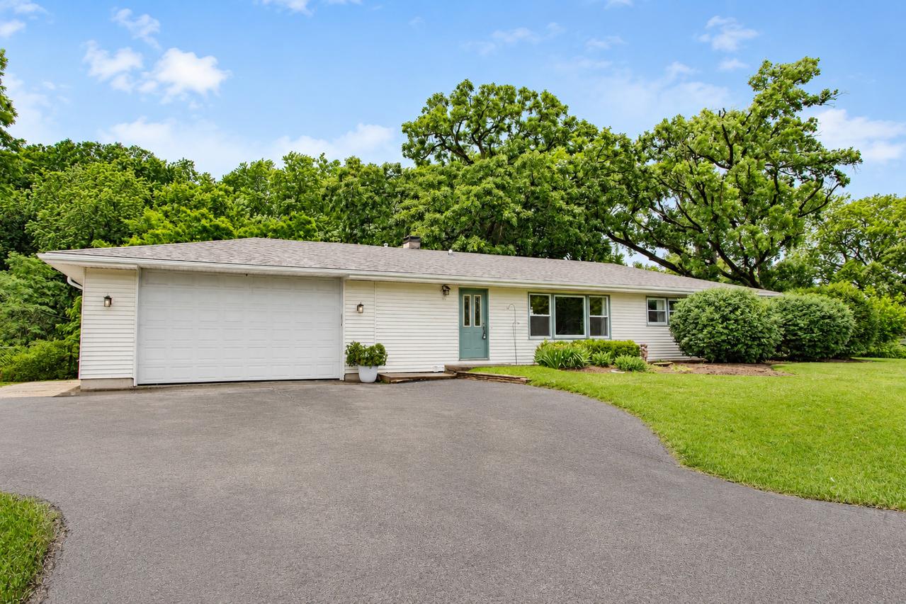 1317 N Oakwood Dr., Mchenry, IL 60050