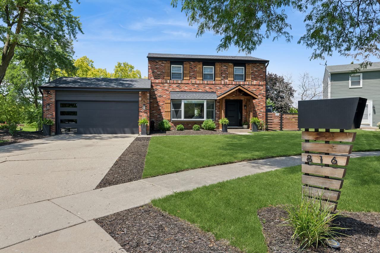 816 Adler Ct., Schaumburg, IL 60194