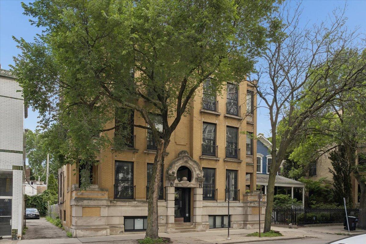 445 W Fullerton Pkwy. #2E, Chicago, IL 60614
