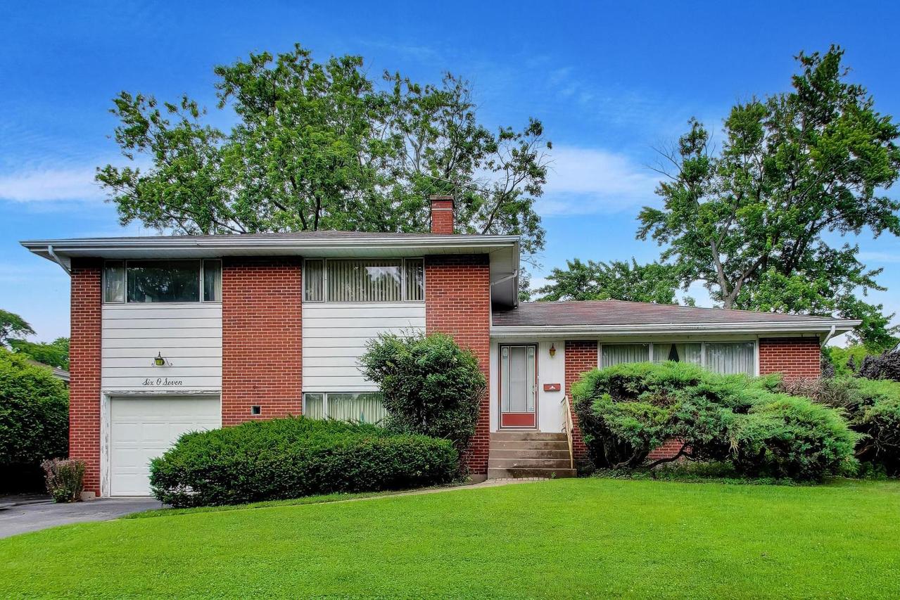 607 S George St., Mount Prospect, IL 60056