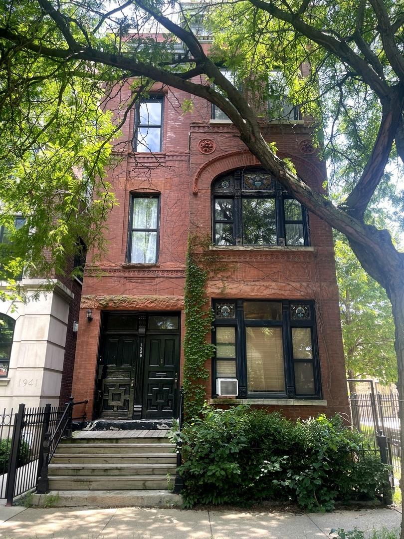 1939 N Larrabee St., Chicago, IL 60614