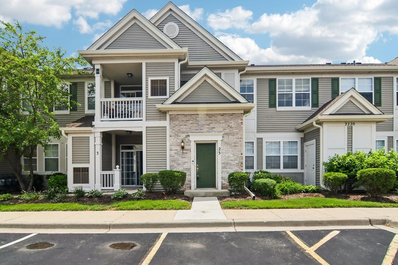 2220 Aurora Dr. #23, Pingree Grove, IL 60140