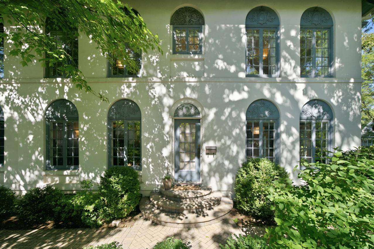 376 Woodlawn Ave., Glencoe, IL 60022