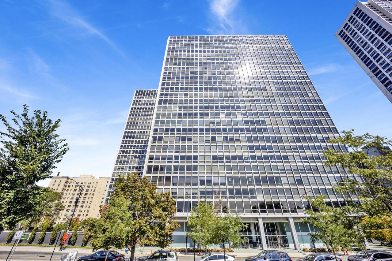 330 W Diversey Pkwy. #2008, Chicago, IL 60657