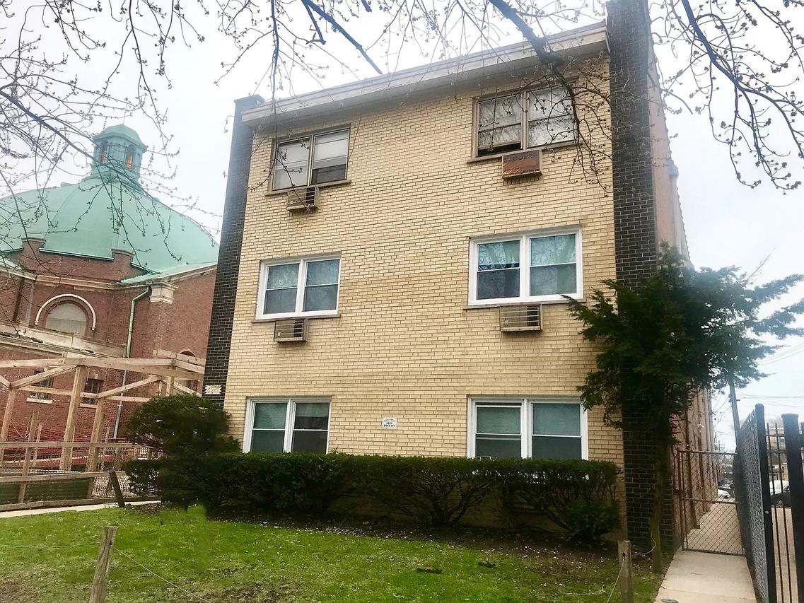 6921 N Ashland Blvd. #2B, Chicago, IL 60626