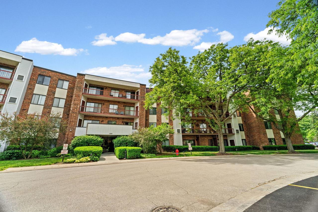 1500 Harbour Dr. #4F, Wheeling, IL 60090