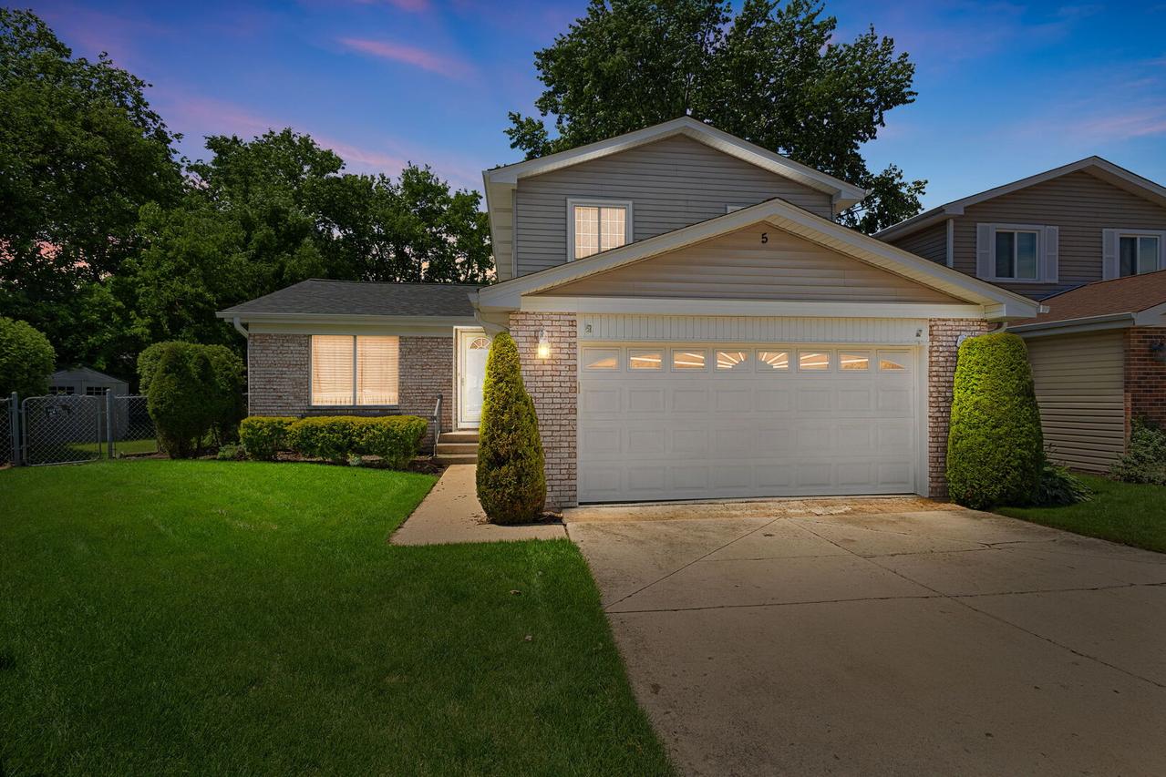 5 Oriole Ct., Woodridge, IL 60517