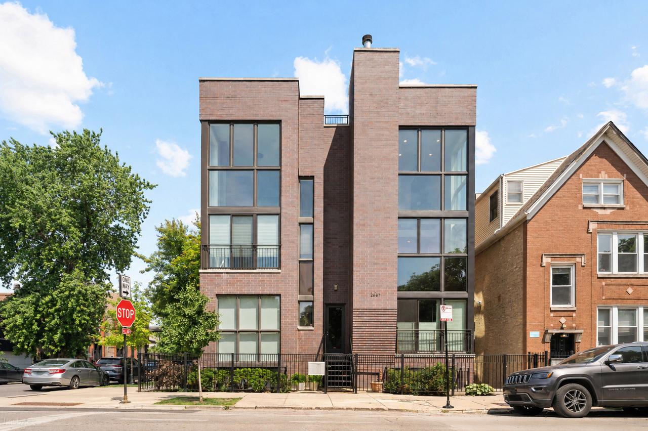 2047 N Leavitt St. #2S, Chicago, IL 60647