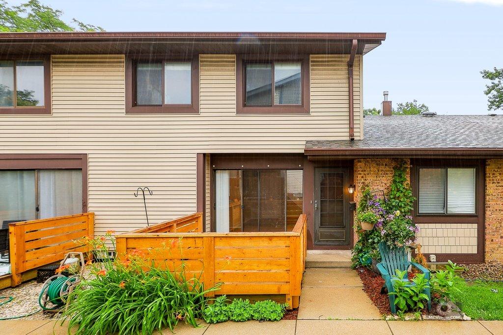 8334 Portsmouth Dr. #B, Darien, IL 60561