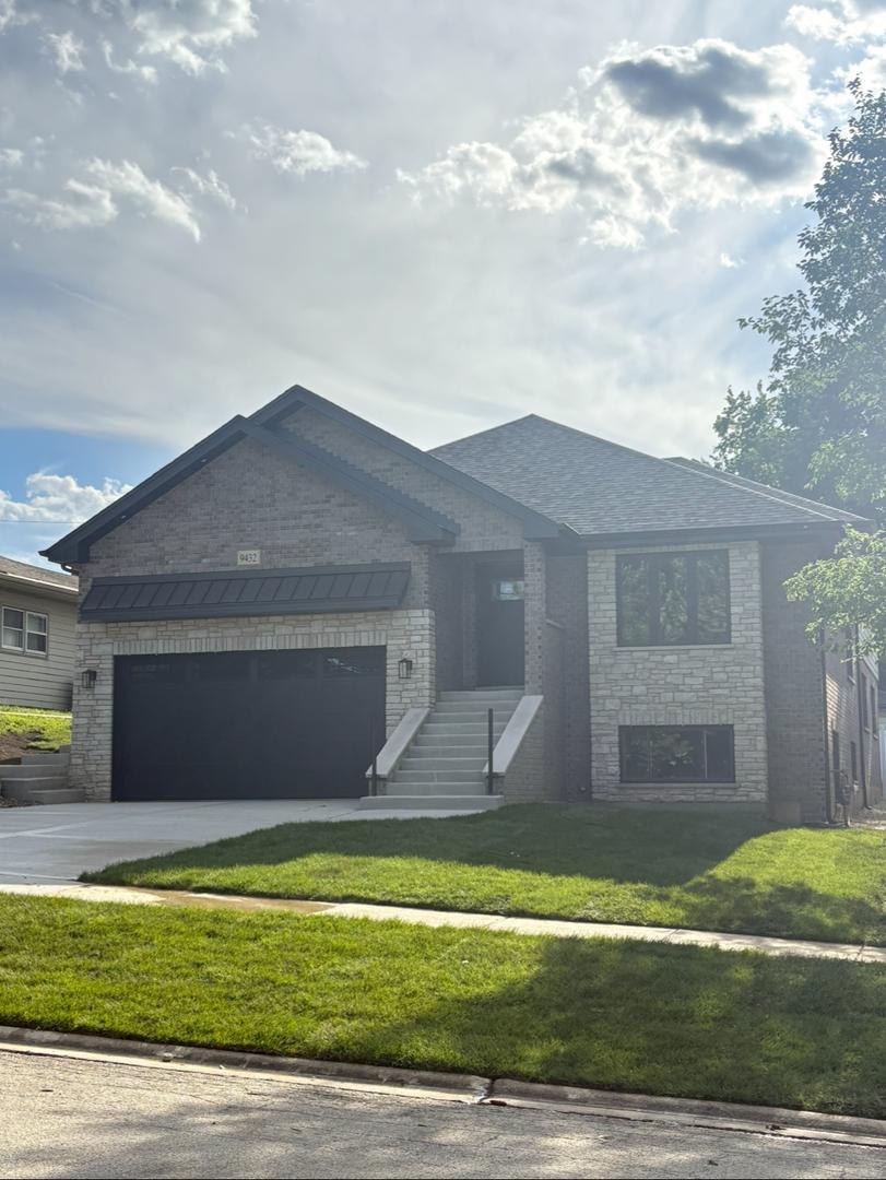 9432 S 82nd Ct., Hickory Hills, IL 60457