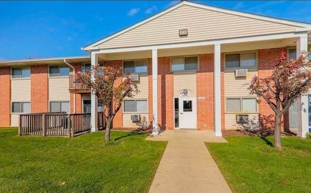 685 E Fullerton Ave. #201, Glendale Heights, IL 60139