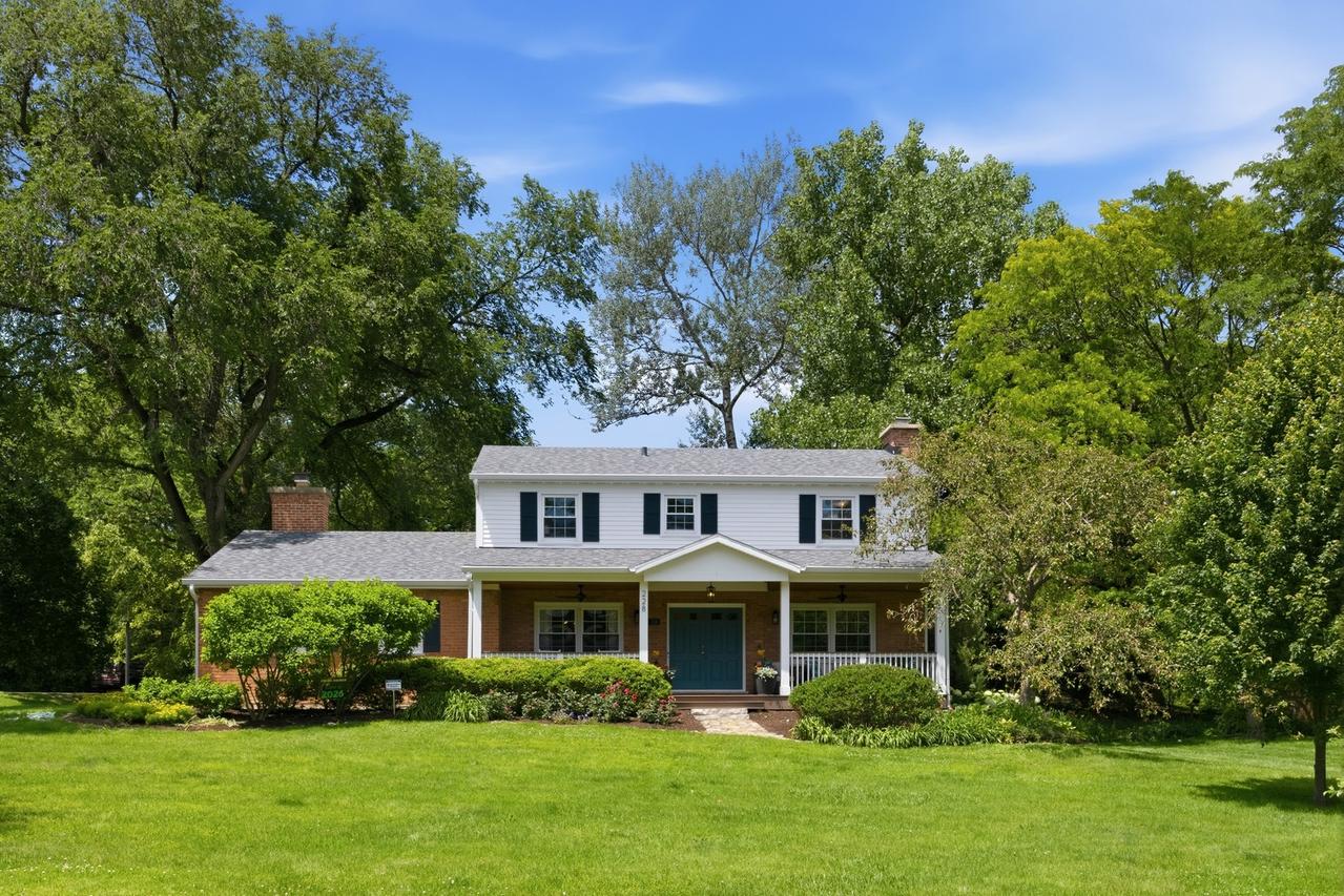 228 Stratford Ln., Inverness, IL 60010