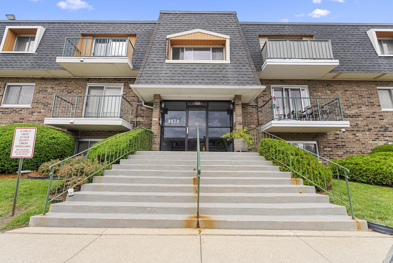 3223 W Parkway Dr. #1G, Northbrook, IL 60062