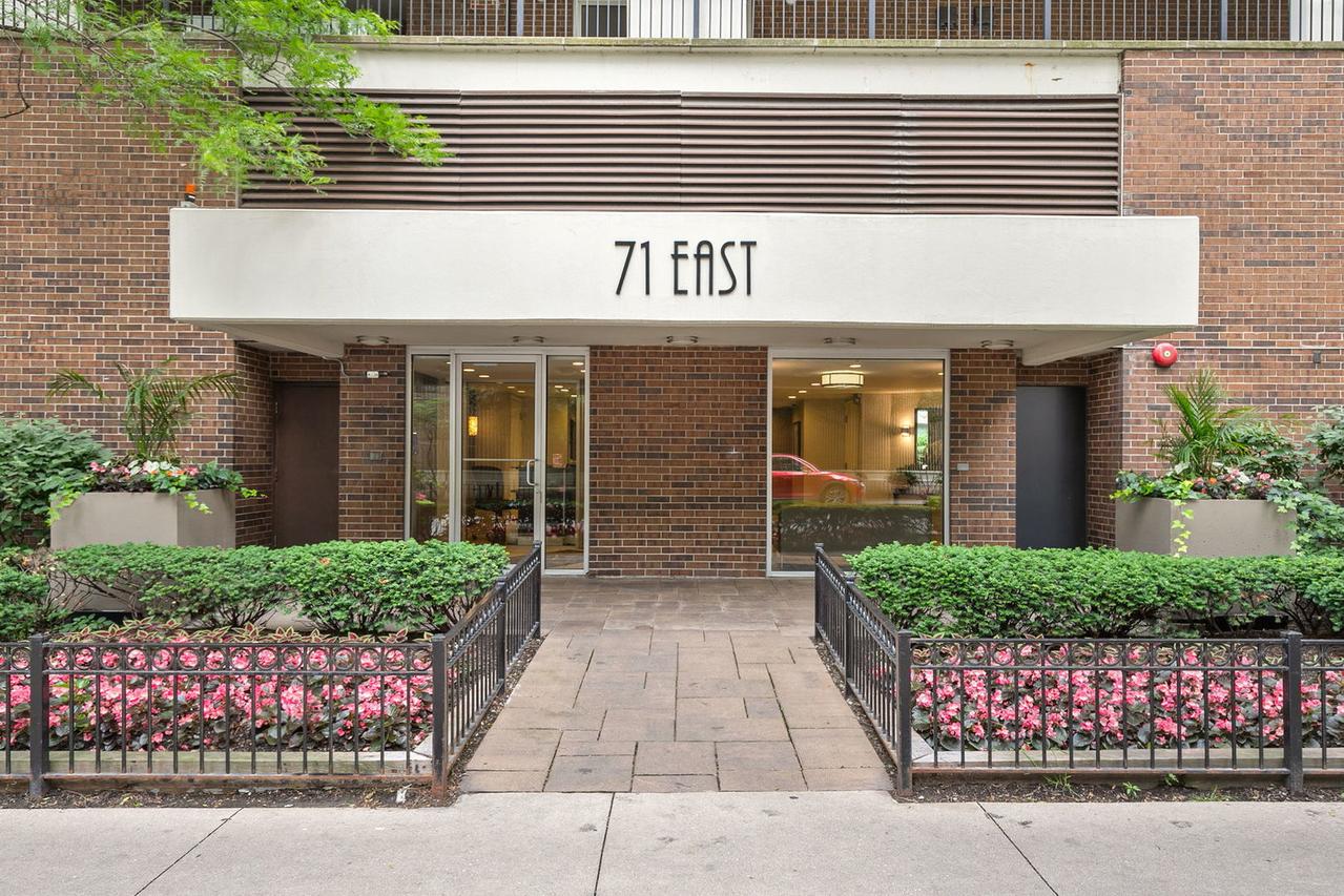 71 E Division St. #1402, Chicago, IL 60610