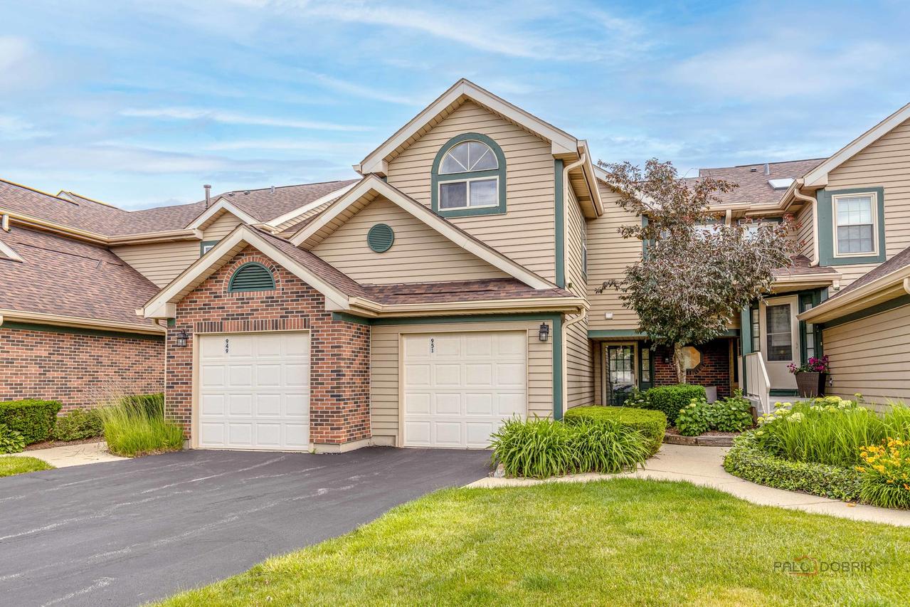 951 Ridgefield Ln., Wheeling, IL 60090