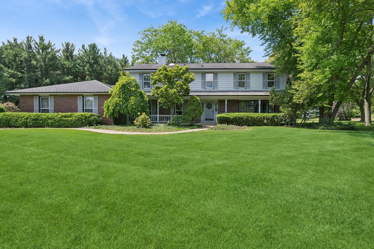 205 Whitaker Ct., Woodstock, IL 60098