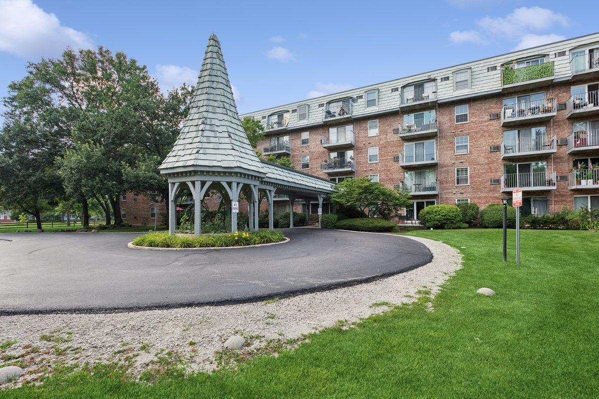 5125 Blodgett Ave. #218T, Downers Grove, IL 60515