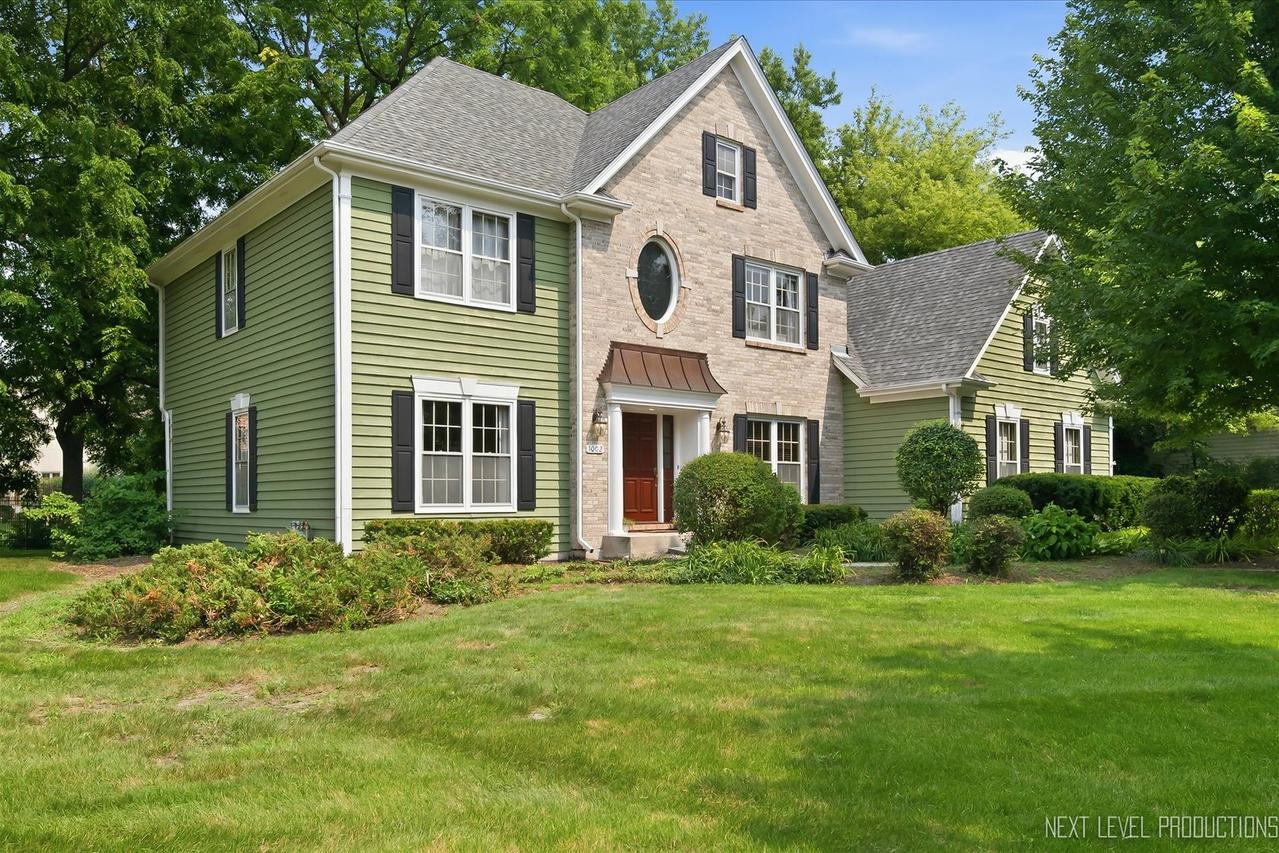 1002 Stonehedge Rd., St. Charles, IL 60174