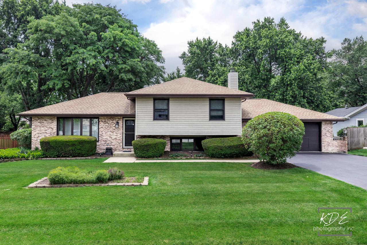 29W303 Hartman Dr., Naperville, IL 60564